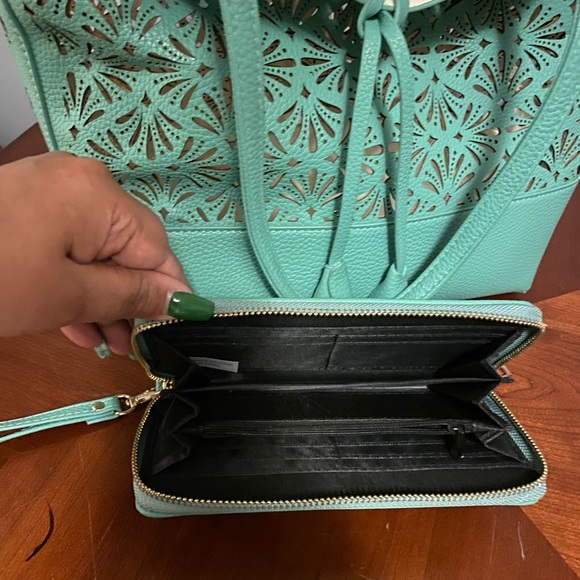 This med size over the shoulder bag is more of a mint green and cream inside - Picture 3 of 3